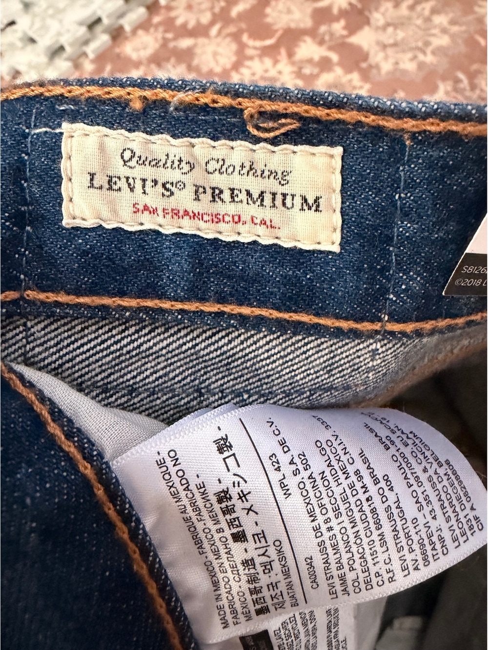 NWT Levi’s cut off shorts - Picture 5 of 7